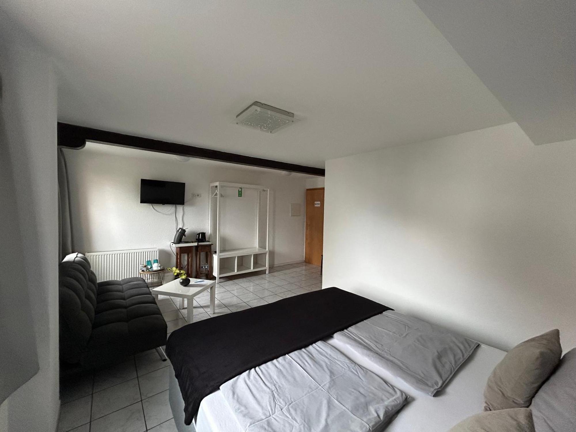 Mikroapartments Klarenthal Saarbrucken Bagian luar foto